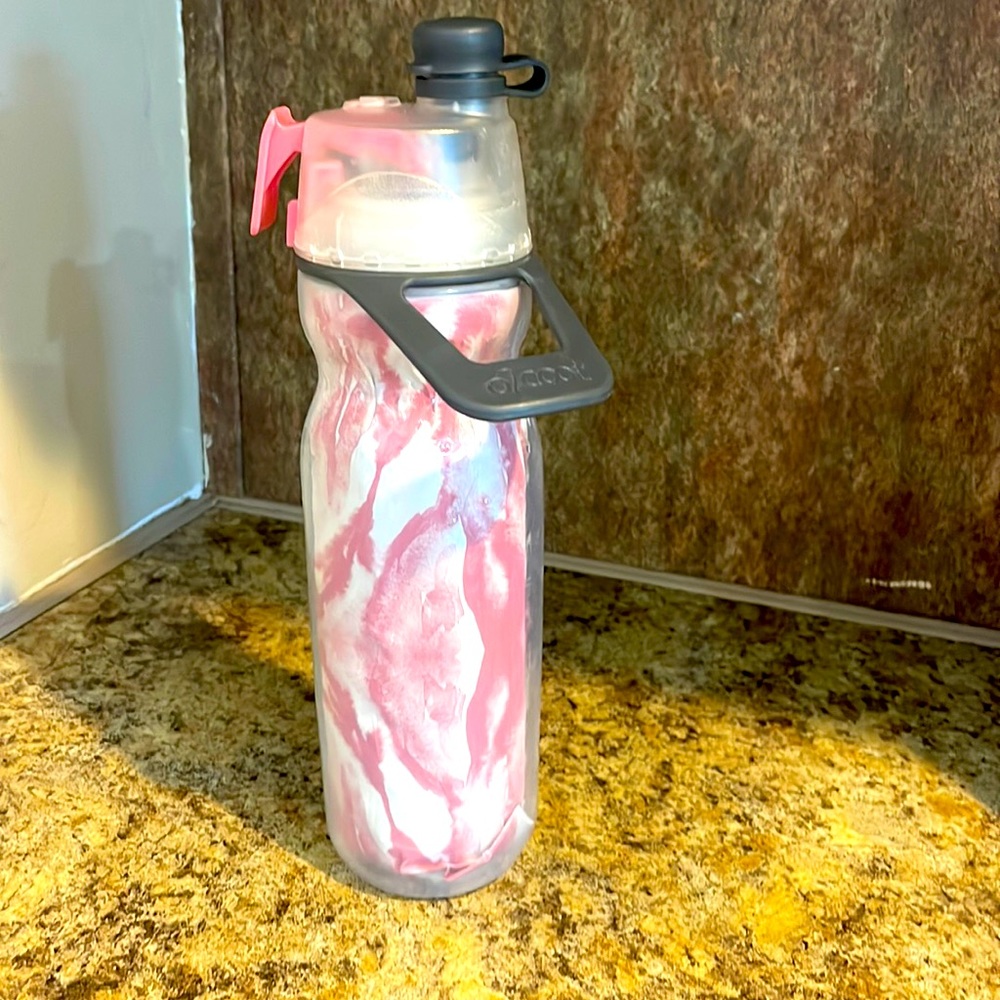 This is a o2cool cup great for sports it is a 20 oz.